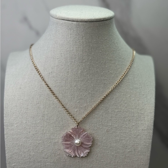 Carved Flower Shell with Freshwater Pearl Center Pendant Necklace - Picture 2 of 4